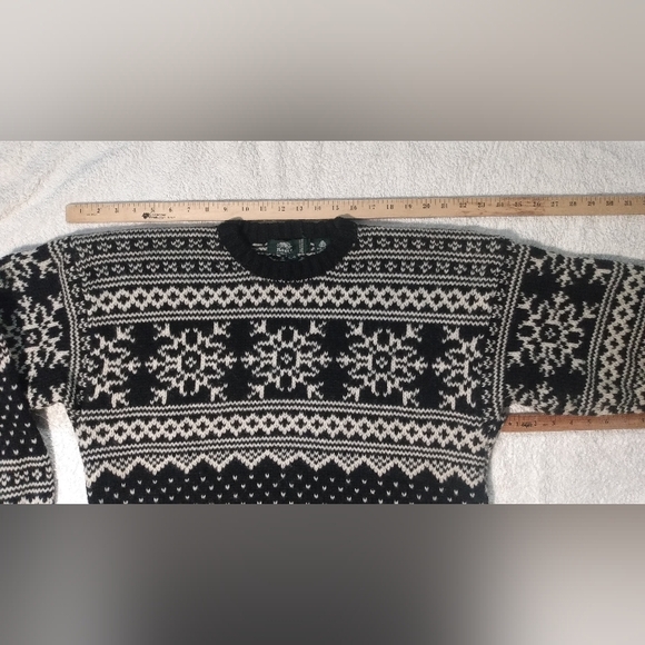 Vintage ROOTS Canada 100% Wool Snowflake Winter Christmas Knit Sweater -Mens XL - Picture 12 of 12